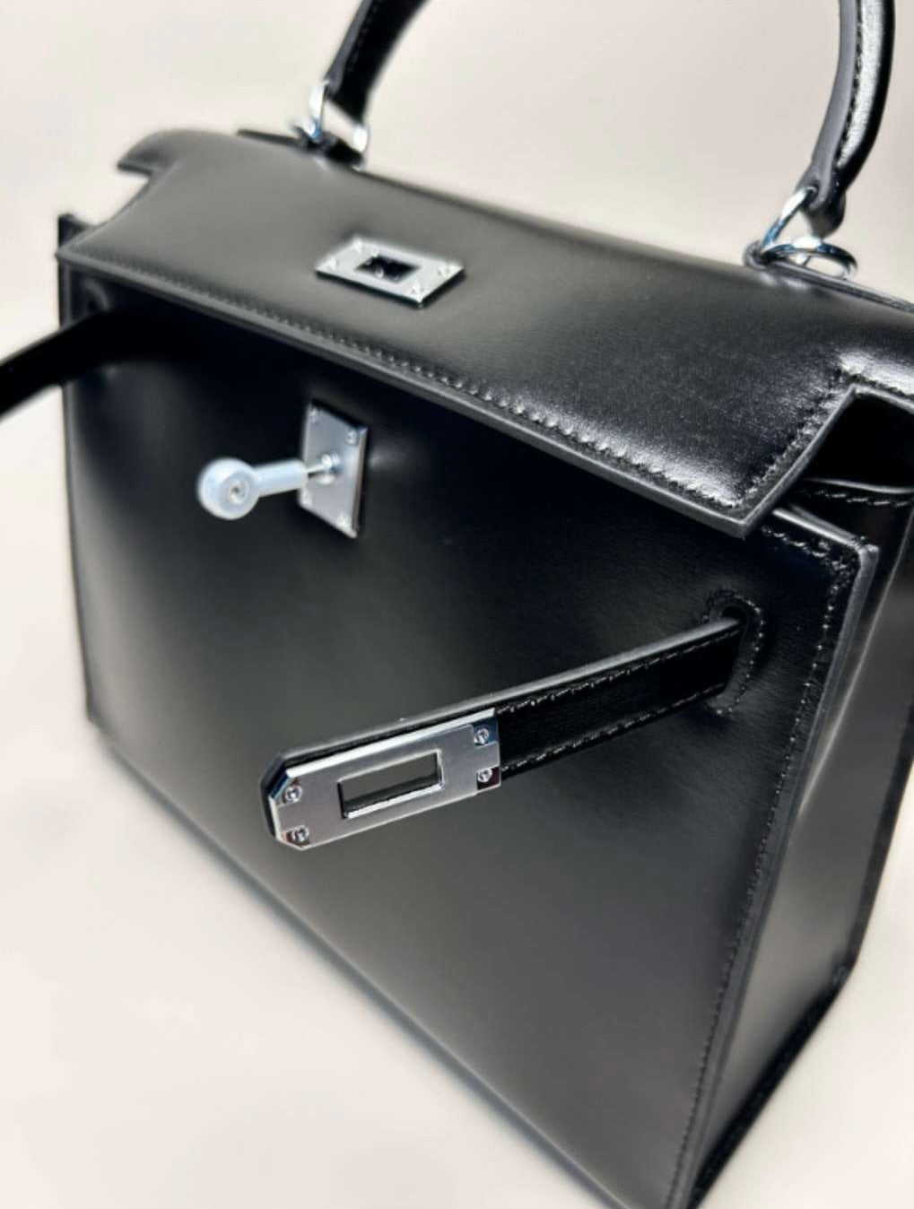 MIYA « BLACK GLOSS »