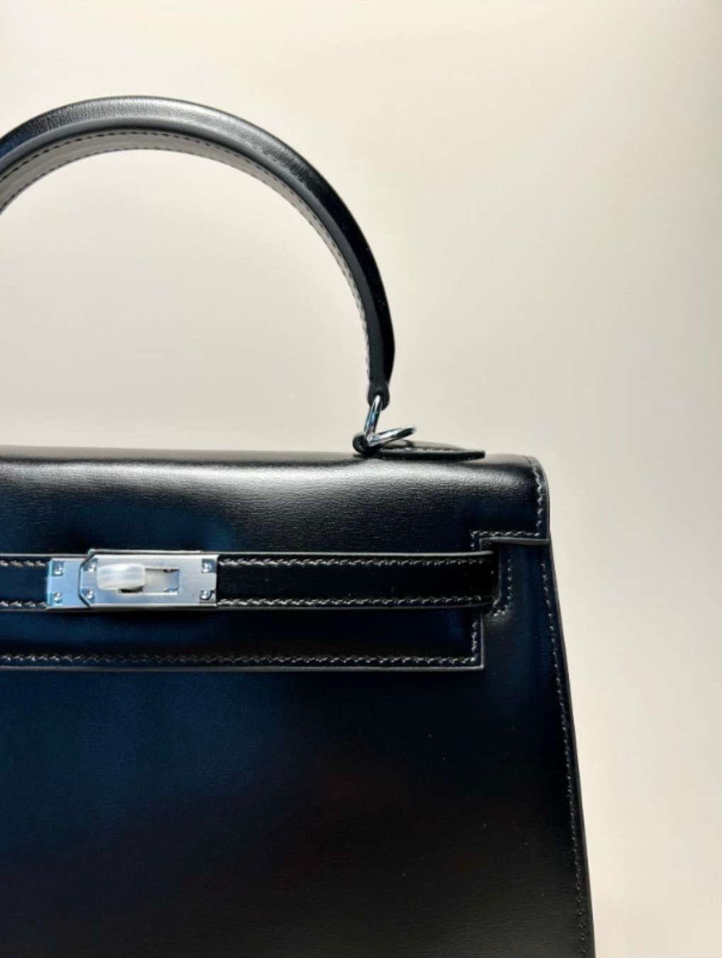 MIYA « BLACK GLOSS »