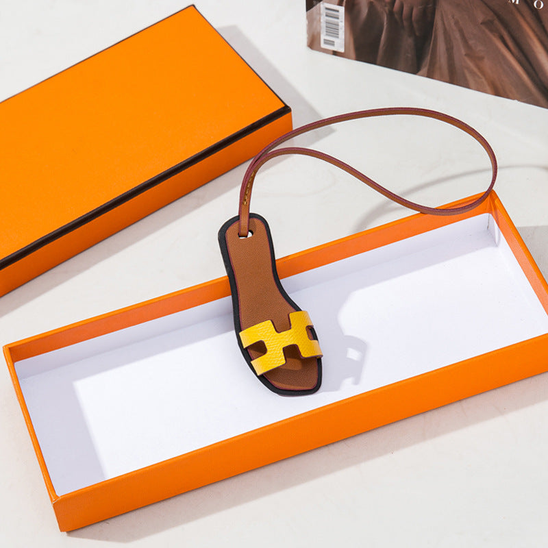 CHARM «  SANDALE JAUNE »